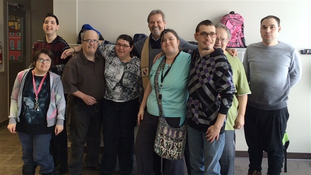 EN BREF | André Spénard rend visite à l’Association des personnes handicapées de la Chaudière 