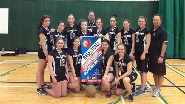 L'équipe de basketball féminin juvénile de la polyvalente Bélanger est dominante