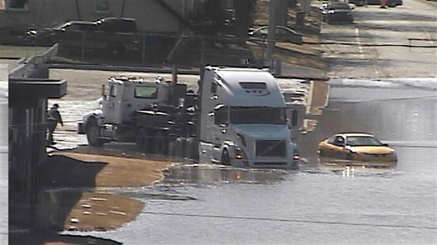 Rivière Chaudière: plusieurs rues fermées à Sainte-Marie