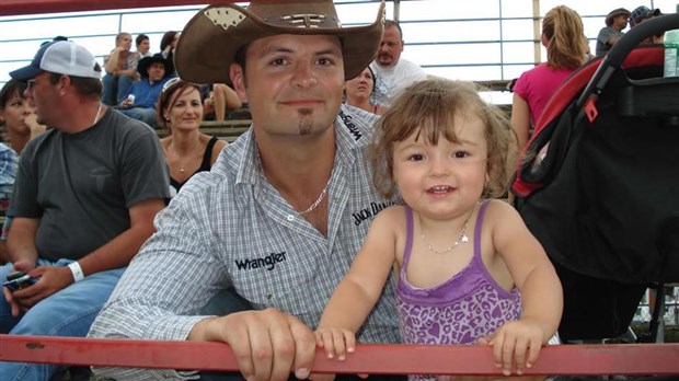 Vincent Grondin : Le hockeyeur qui joue au cowboy l'été