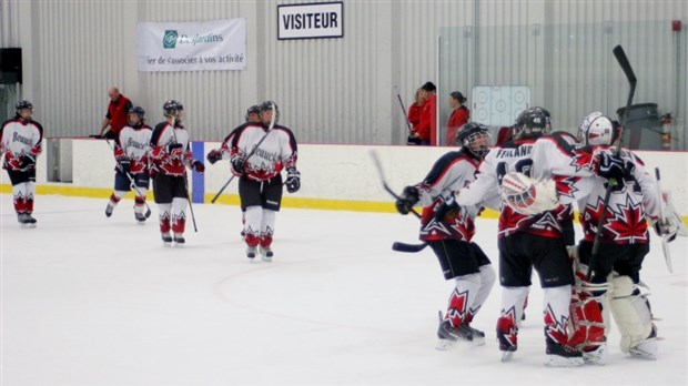 Le Tournoi de hockey féminin Desjardins couronne ses gagnantes