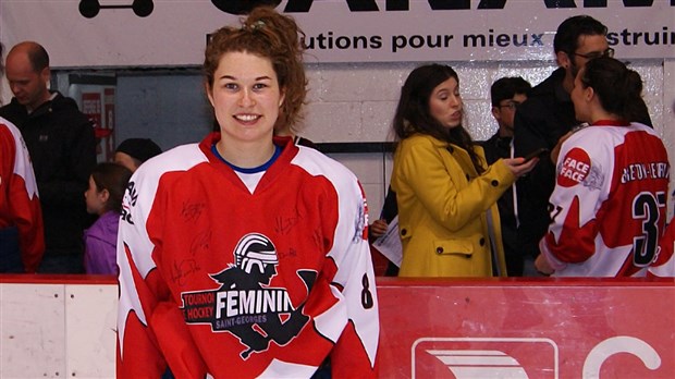 La hockeyeuse Marika Labrecque choisit les Blues du Collège Dawson