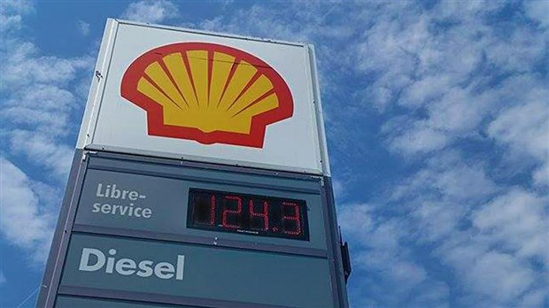 Un bond de 14 cents pour le prix du litre d'essence