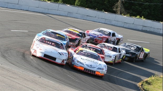 Début des courses à l'Autodrome Chaudière