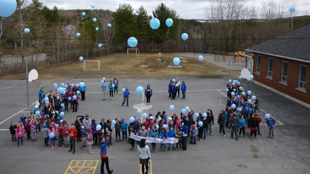 Un beau geste de l’école l’Éco-Pin pour conclure le mois de l’autisme