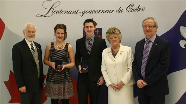 Audrey Cayouette et Pierre-Luc Morissette reçoivent une médaille du Lieutenant-gouverneur