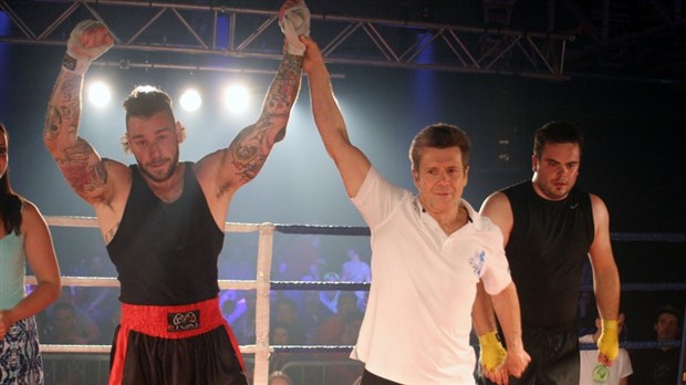 Gala de boxe Dooly's: Hubert Poulin l'emporte une fois de plus sur Bilodeau