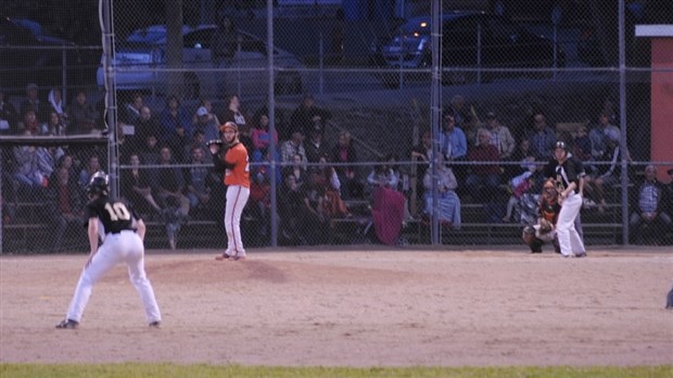 Une difficile victoire de 4-2 des Jarrets Noirs de la Beauce sur St-Nicolas