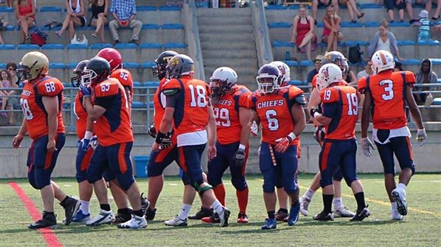 Les Chiefs dominent les Élans 51-12 dans la Ligue de football de Québec