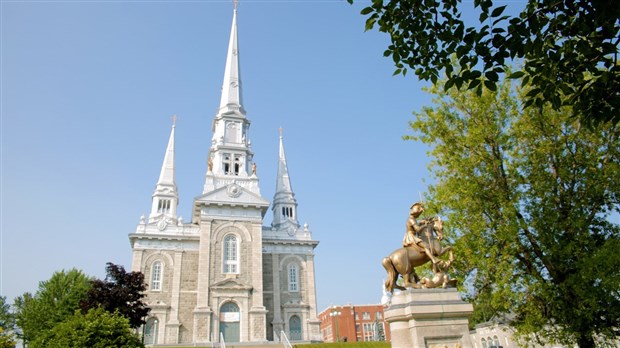 Normand DeLessard présente l’église de Saint-Georges Ouest