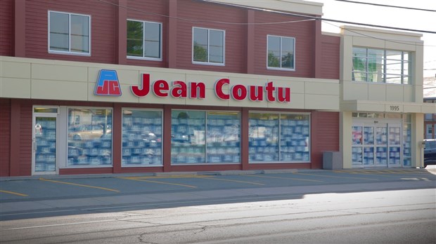 Vente de déménagement pour l’ouverture du nouveau Jean Coutu du boulevard Dionne à Saint-Georges