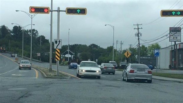 Un automobiliste qui se retrouve dans la mauvaise voie sur le Boulevard Lacroix suscite des réactions sur le Web