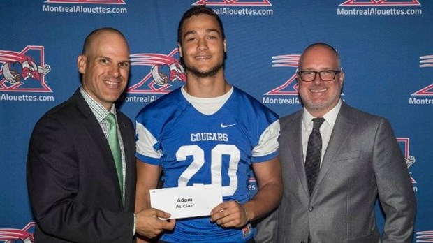 Le footballeur Adam Auclair reçoit une bourse des Alouettes de Montréal