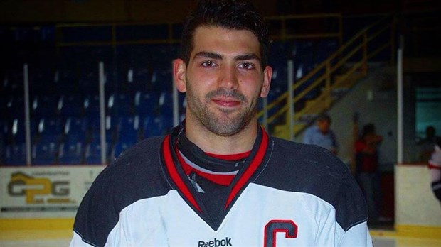 Charles Saucier se joint au Club de hockey Komutel