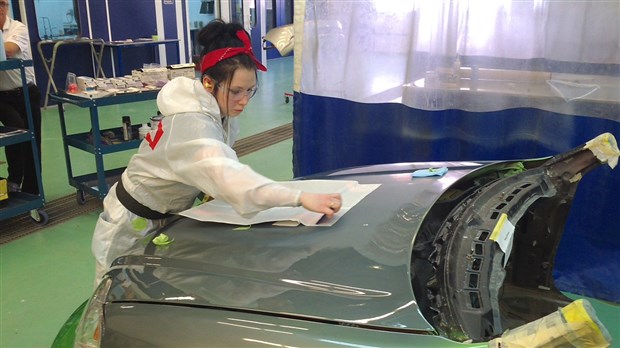 Une jeune Beauceronne termine au 14e rang en peinture automobile lors du Mondial des métiers