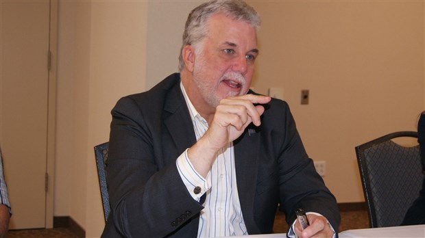 Le premier ministre Philippe Couillard est heureux que les Libéraux tiennent leur caucus en Beauce