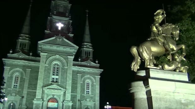 Normand DeLessard présente des images de Saint-Georges à la tombée du jour et la nuit
