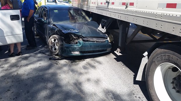 EN BREF | Accident face au poste de police à Saint-Georges en début d’après-midi vendredi