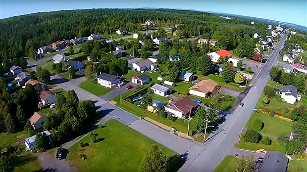 Normand DeLessard présente une vue aérienne de Saint-Jean-de-la-Lande