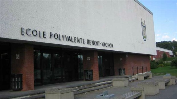 EN BREF | Un adolescent se fait prendre avec de la marijuana à la polyvalente Benoît-Vachon