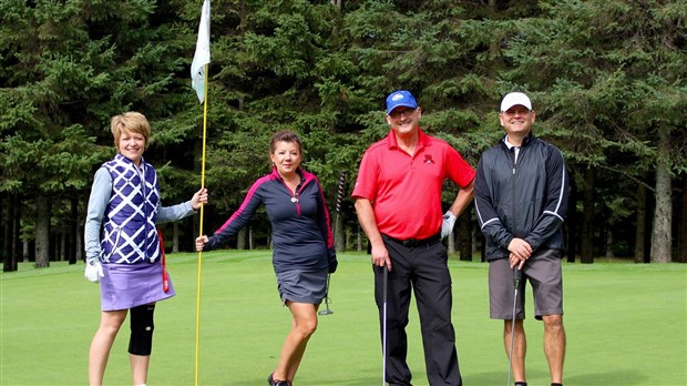 Un tournoi de golf organisé par les propriétaires du Marché St-Benoît amasse plus de 2600 $ pour la Fondation Rêves d'enfants
