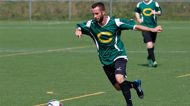 Un deuxième tournoi parfait pour l'équipe de soccer mixte des Condors