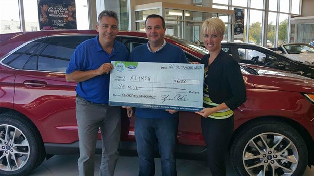 Cliche Auto Ford remet 6000 $ au hockey mineur de Saint-Georges