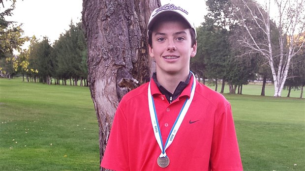 Pier-Antoine Lacombe de l’École Jésus-Marie remporte l’or au 1er tournoi de golf de la RSEQ