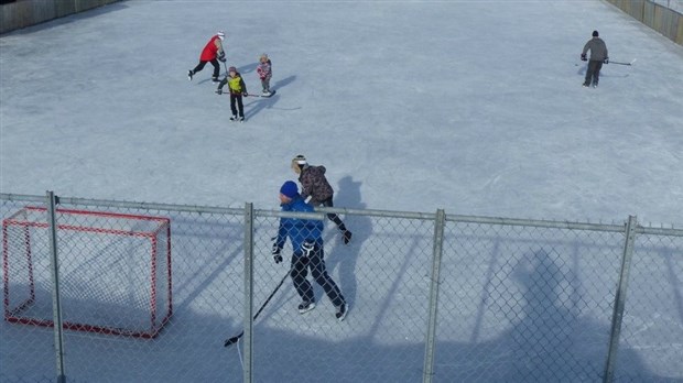 Quelques patinoires extérieures de Saint-Georges sont accessibles