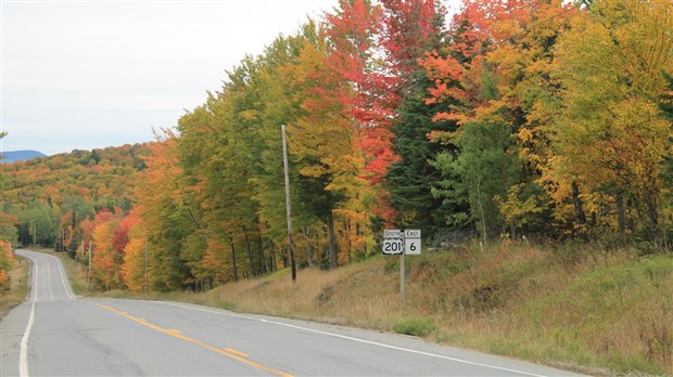 La Montée des couleurs entre le Poste frontière et Jackman dans le Maine