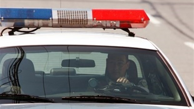Un homme de 20 ans perd la maîtrise de son véhicule à Saint-Georges