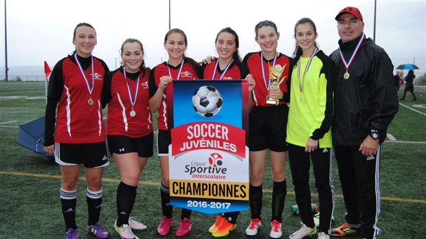 Les écoles de la CSBE s'illustrent lors du dernier tournoi de soccer de la saison