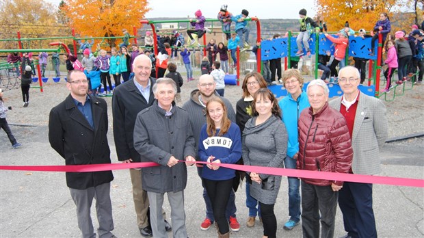 L'école Notre-Dame de Lac-Etchemin inaugure sa nouvelle cour de récréation