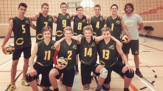 Le club civil de volleyball des Condors des moins de 17 ans offre une belle prestation à Oshawa