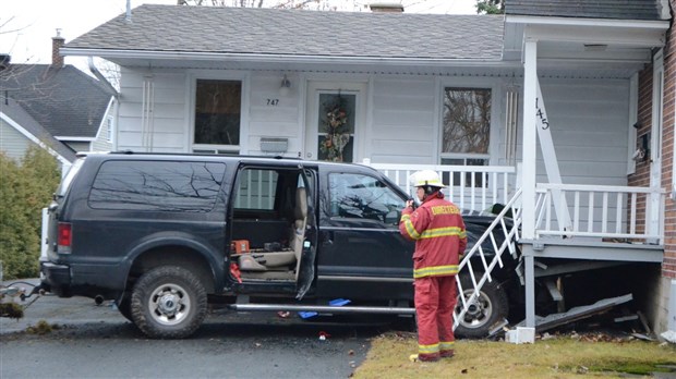 Accident : un véhicule percute une résidence