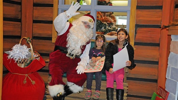 Le Père Noël et ses amis du pôle Nord font leur arrivée au Carrefour Saint-Georges