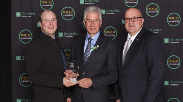 Unicoop récompensée aux prix Desjardins Entrepreneurs 2016