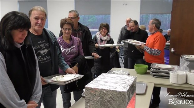 Normand DeLessard présente le déjeuner des Chevaliers de Colomb de Notre-Dame-des-Pins