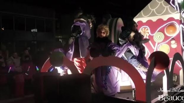Normand DeLessard présente la parade de Noël dans les rues de Saint-Georges 2016