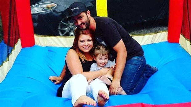 La famille de Jennifer Stone reçoit 10 000 $ de la Fondation Veilleux et Fille