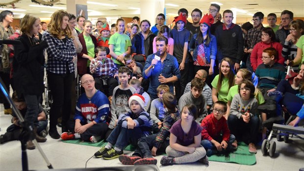 Robby Johnson célèbre Noël avec la famille de l'AIS