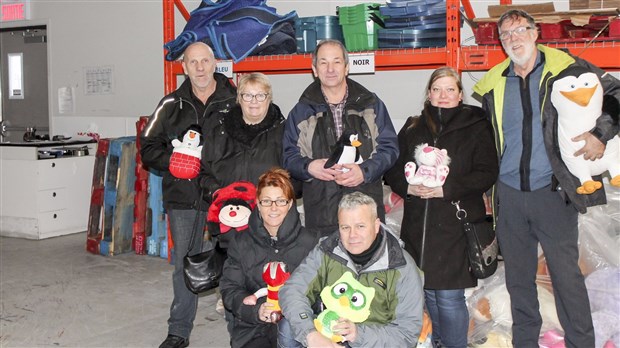 Le club Kiwanis ramasse plus de 500 toutous pour les enfants