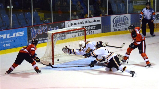 Défaite du Cool FM par jeu blanc à Thetford Mines 