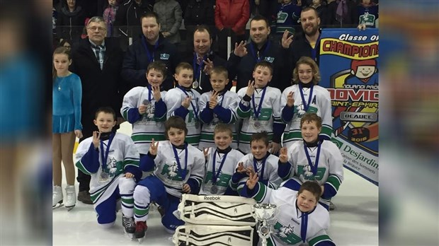 Les Lynx Novice A de Haute-Beauce remportent le tournoi de Saint-Éphrem