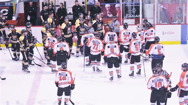 Le Cool FM 103,5 l'emporte 4-2 sur Thetford dans un match qui se termine dans la tumulte