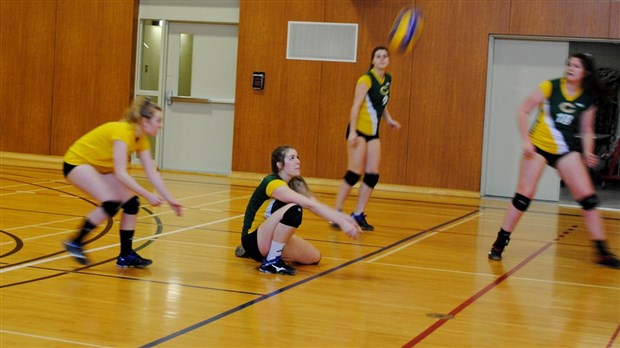 Les Condors conservent leur 1er rang au tournoi collégial de volleyball féminin