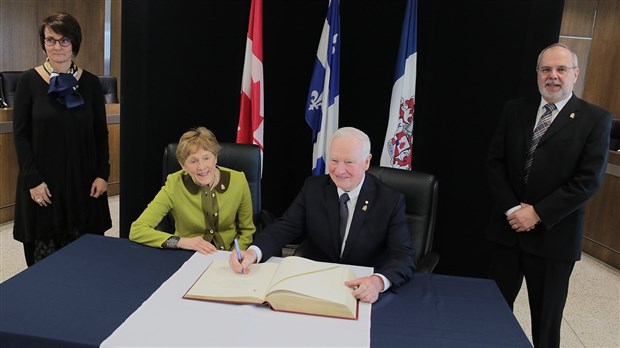 Le Gouverneur général du Canada s’arrête à Saint-Georges