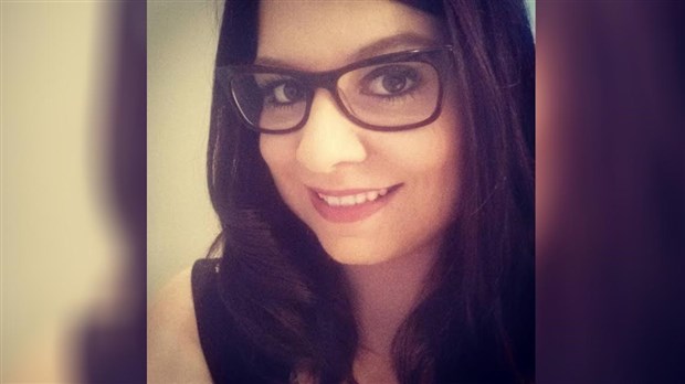 Jennifer Stone se bat contre la maladie et le gouvernement