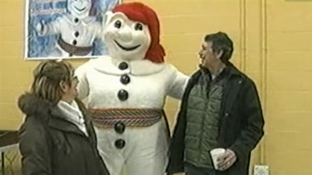 Normand DeLessard présente des images du Bonhomme Carnaval à La Guadeloupe