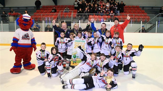 Le Garaga de Saint-Georges Novice B1 remporte le tournoi de Sherbrooke